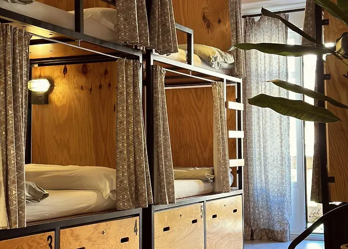 Hostel Surfing Etxea - Surf San Sebastián