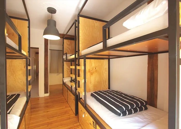 Hostel Surfing Etxea - Surf San Sebastián